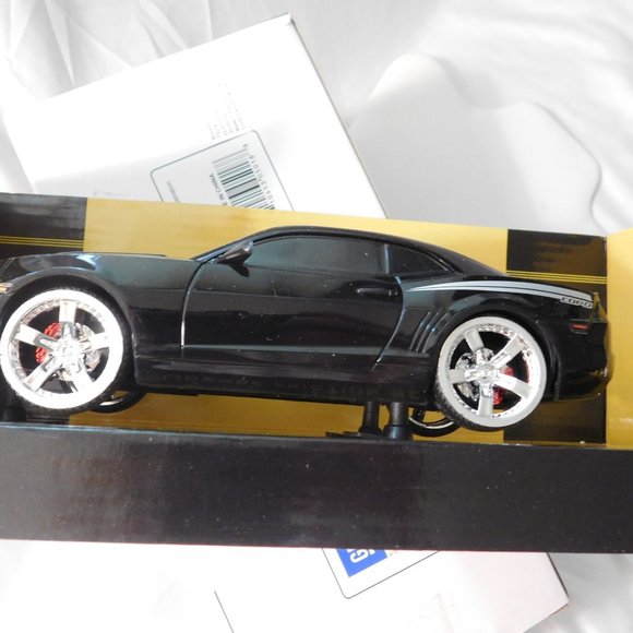 Chevrolet Camaro Copo Friction Series Car 1:24 Scale Black - Picture 5 of 7